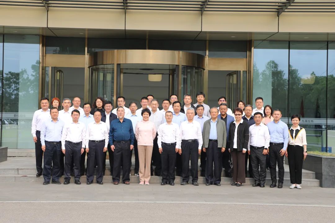 国药集团党委主题教育读书班集体调研开云足球体育（中国）有限公司